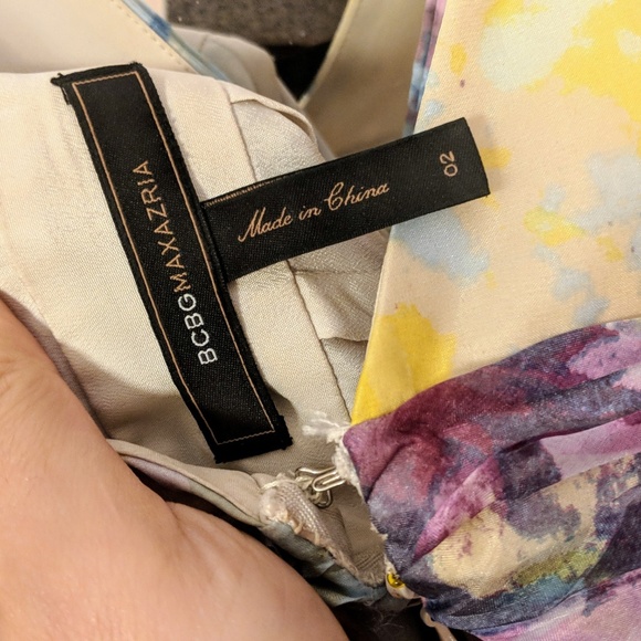 BCBG Floral V Neck Ruffle Dress - Size 02 - Picture 5 of 5